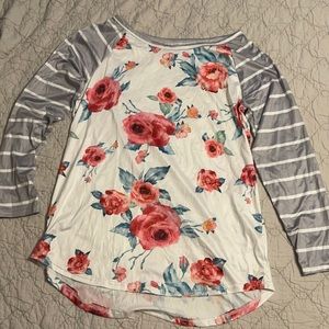 Silky baseball tee. Floral & Streites. Size L/XL